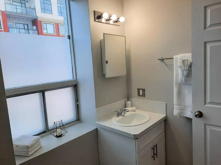 Modern Suite In Historic Bldg. Minutes To Dt Calgary